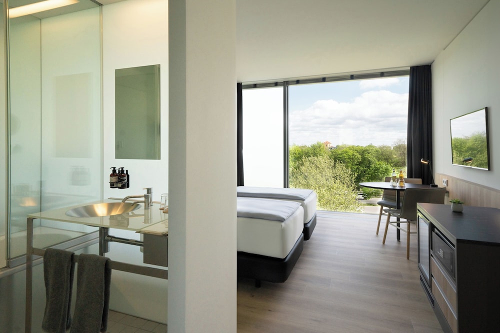 Habitación doble Vista Patio 2 Camas individuales 1 Cama doble del hotel Innside München Parkstadt Schwabing. Foto 1