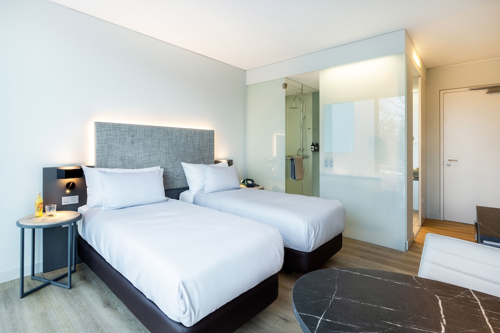 Habitación doble 1 Cama king Vista Patio Premium Con Vistas 2 Camas individuales del hotel Innside München Parkstadt Schwabing
