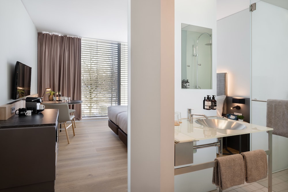 Habitación doble 1 Cama king Vista Patio Premium Con Vistas 2 Camas individuales del hotel Innside München Parkstadt Schwabing. Foto 3