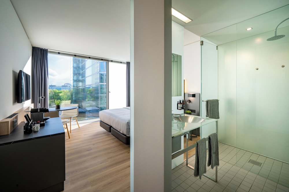 Habitación doble 1 Cama king Vista Patio Premium Con Vistas 2 Camas individuales del hotel Innside München Parkstadt Schwabing. Foto 4