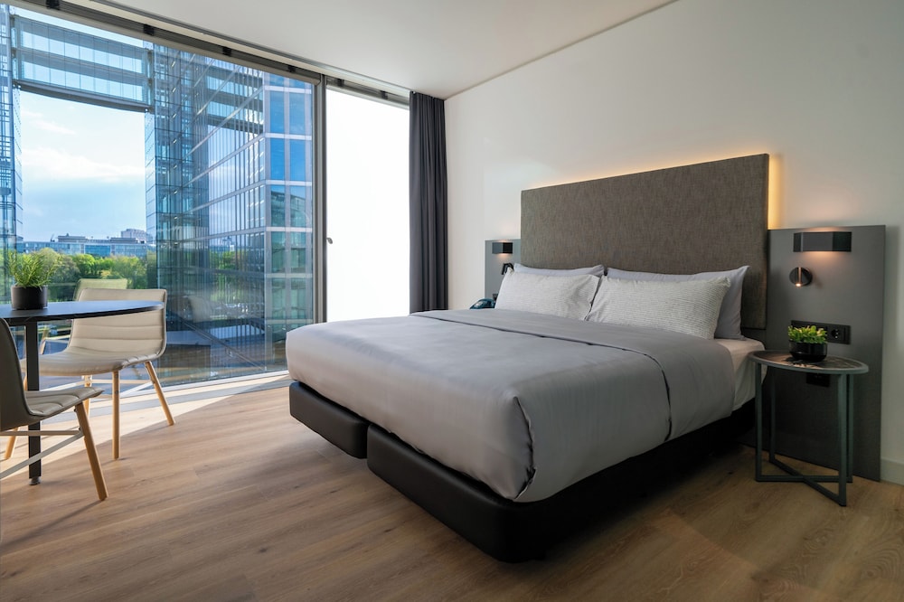 Habitación doble 1 Cama king Vista Patio Premium Con Vistas 2 Camas individuales del hotel Innside München Parkstadt Schwabing. Foto 10