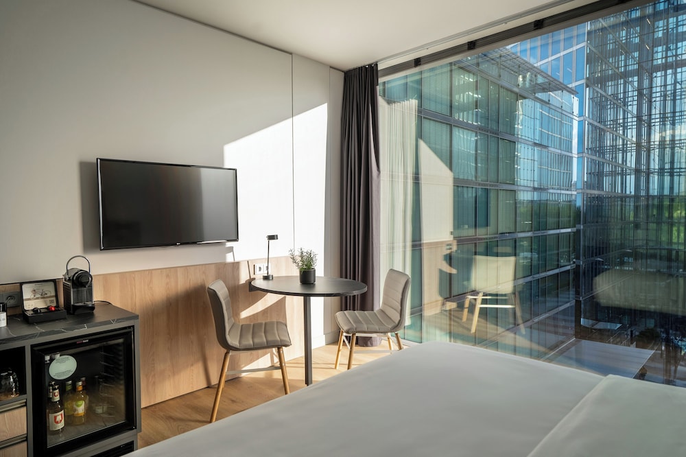 Habitación doble 1 Cama king Vista Patio Premium Con Vistas 2 Camas individuales del hotel Innside München Parkstadt Schwabing. Foto 11