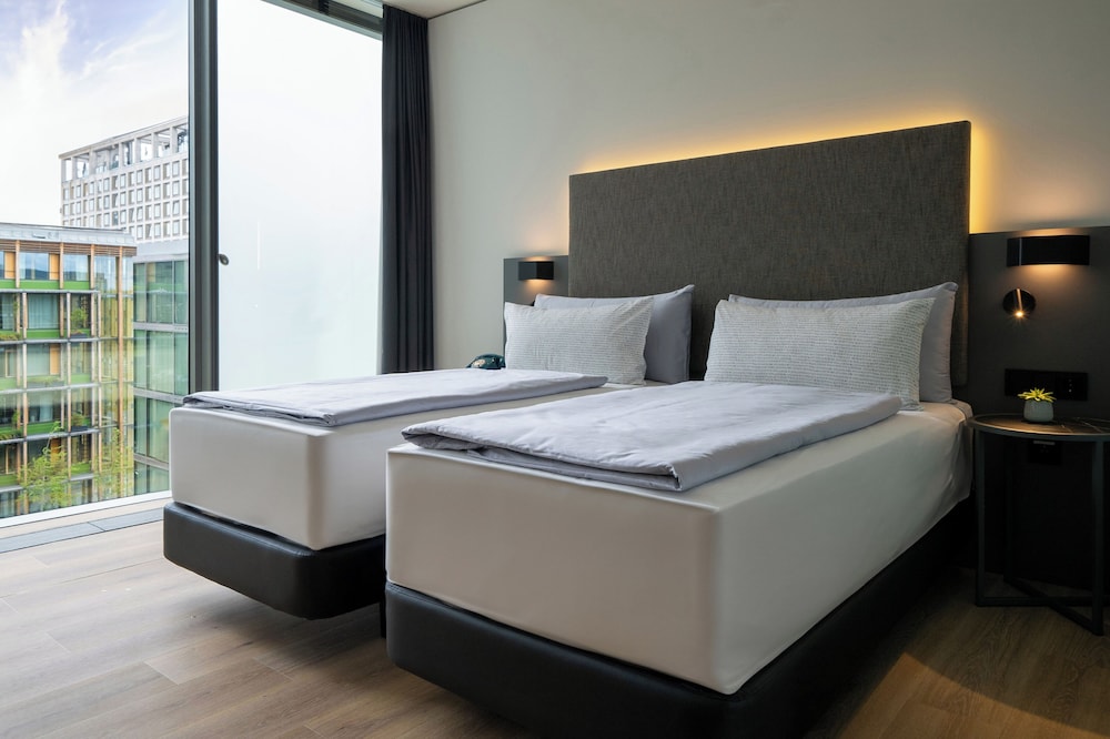 Habitación doble 1 Cama king Vista Patio Premium Con Vistas 2 Camas individuales del hotel Innside München Parkstadt Schwabing. Foto 12