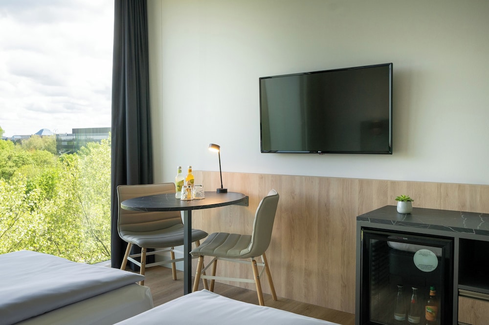Habitación doble 1 Cama king Vista Patio Premium Con Vistas 2 Camas individuales del hotel Innside München Parkstadt Schwabing. Foto 17