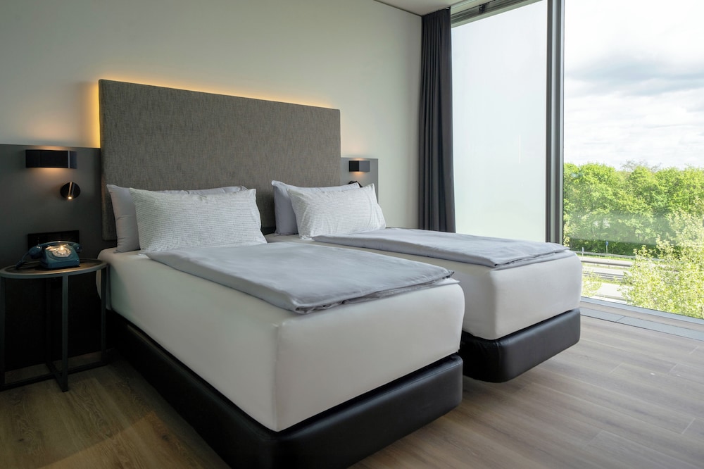 Habitación doble 1 Cama king Vista Patio Premium Con Vistas 2 Camas individuales del hotel Innside München Parkstadt Schwabing. Foto 18