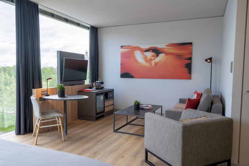 Estudio 1 Cama king Vista Patio Sofá Cama incluido del hotel Innside München Parkstadt Schwabing. Foto 5