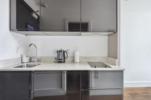 Estudio Clásico del hotel Golden Square. Foto 16