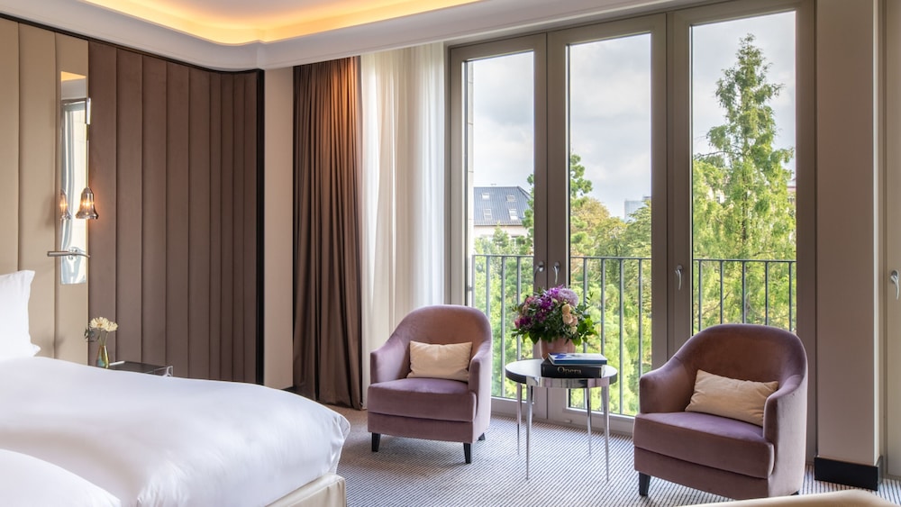 Habitación de lujo, 2 camas individuales del hotel Sofitel Frankfurt Opera. Foto 9