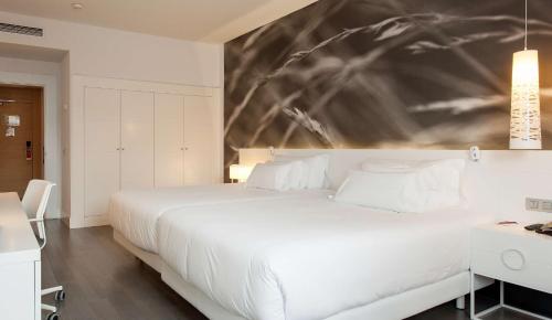 Habitación Doble Premium con cama supletoria - 1 o 2 camas del hotel NH Collection Villa de Bilbao
