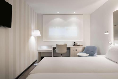 Habitación Doble Superior con 1 cama supletoria - 1 o 2 camas del hotel NH Ciudad Real. Foto 1