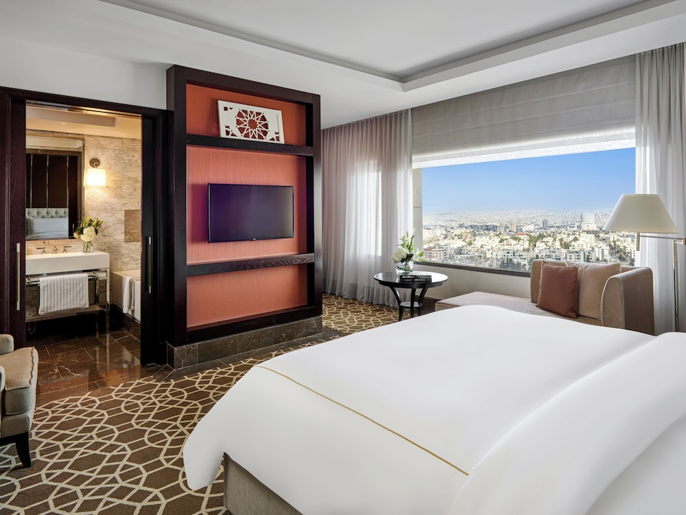 Fairmont Gold, 1 cama de matrimonio grande, no fumadores del hotel Fairmont Amman. Foto 3