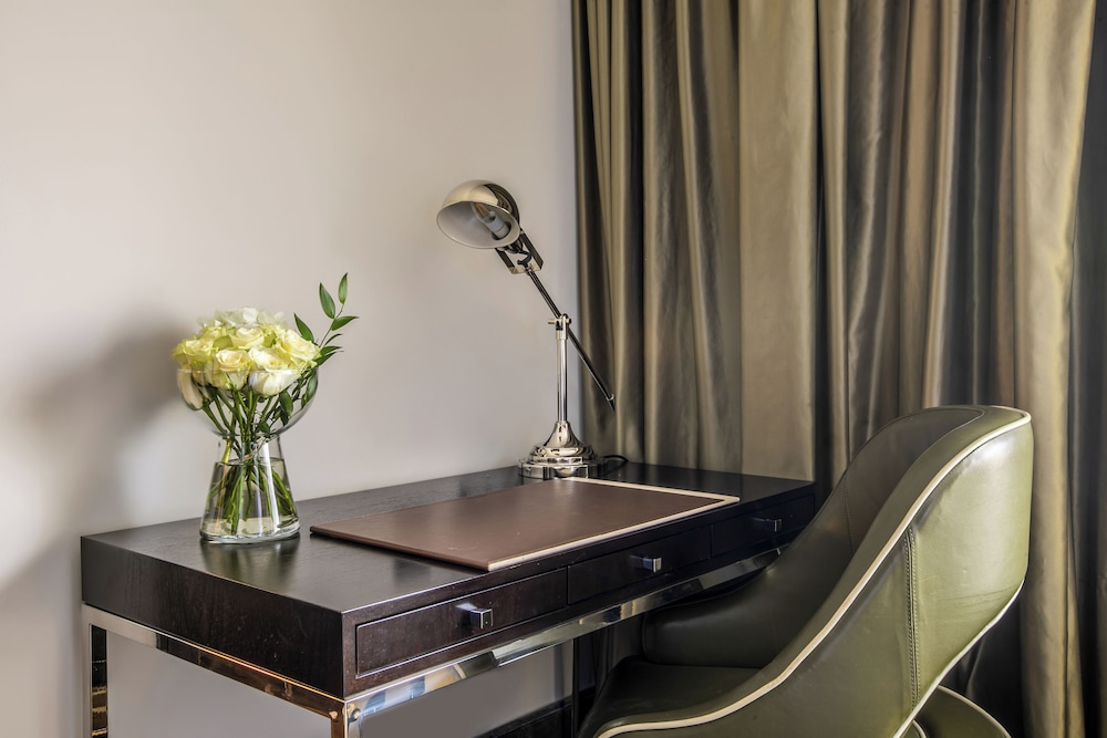 Fairmont Gold, 1 cama de matrimonio grande, no fumadores del hotel Fairmont Amman. Foto 5