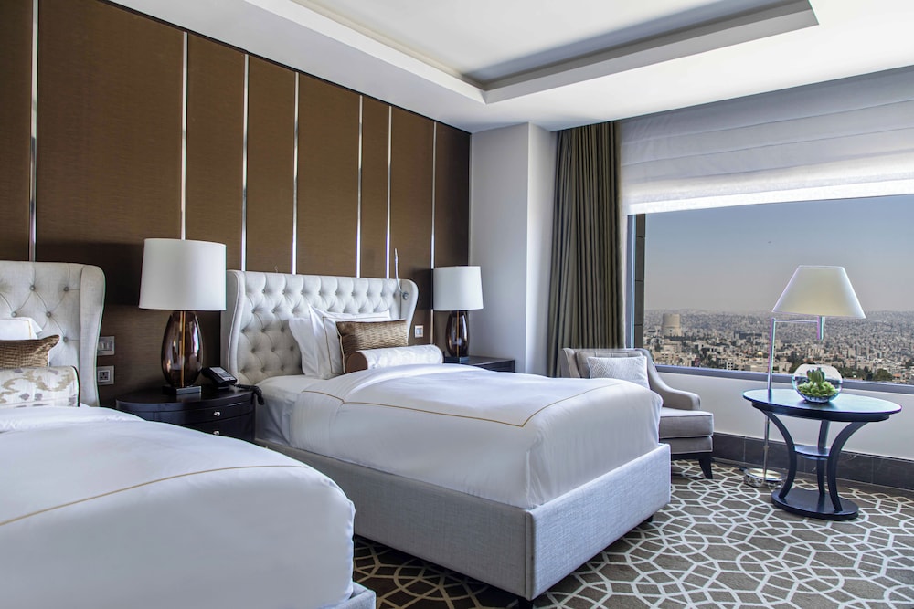 Fairmont Gold, Habitación con 2 camas individuales, 2 camas de matrimonio, no fumadores del hotel Fairmont Amman. Foto 8