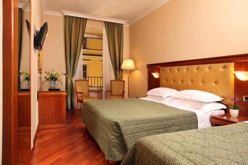 Habitación Triple del hotel Serena. Foto 1