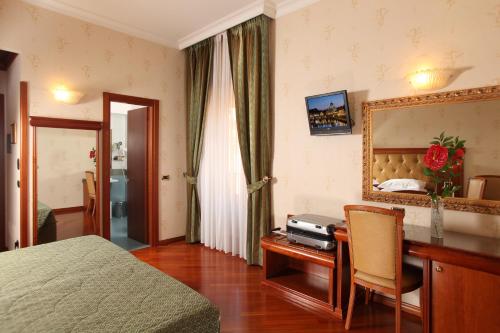 Habitación Triple del hotel Serena. Foto 2