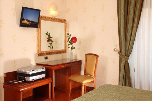 Habitación Triple del hotel Serena. Foto 4