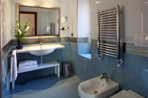 Habitación Triple del hotel Serena. Foto 5