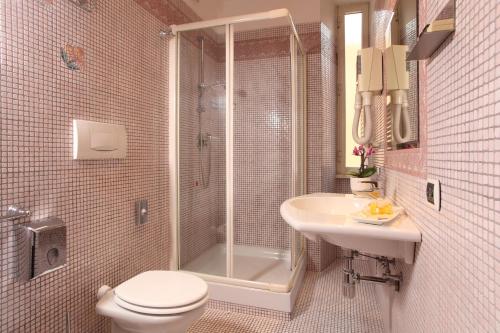 Habitación Triple del hotel Serena. Foto 7