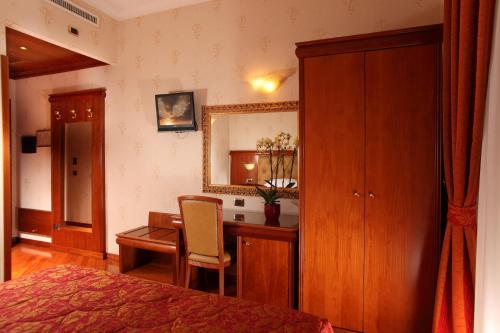 Habitación Triple del hotel Serena. Foto 8