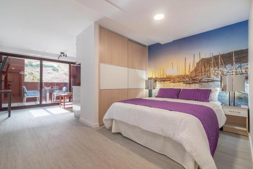 Apartamento con balcón y vistas a la piscina del hotel Sol Mogan Suites - Adults Only. Foto 6
