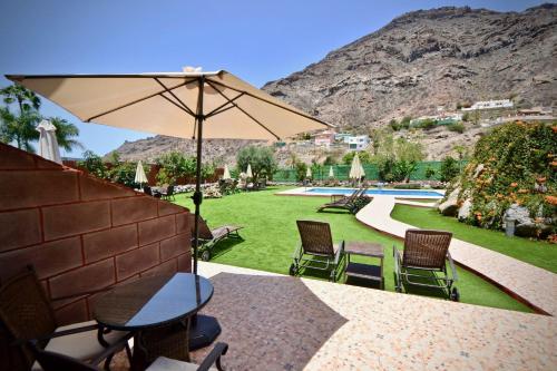Apartamento con terraza y vistas a la piscina del hotel Sol Mogan Suites - Adults Only. Foto 3