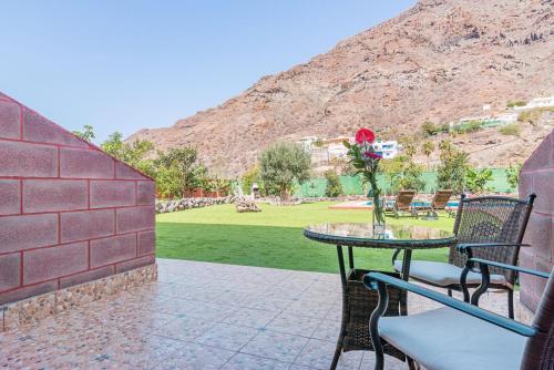 Apartamento con terraza y vistas a la piscina del hotel Sol Mogan Suites - Adults Only. Foto 5