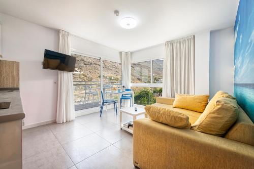 Apartamento Superior con vistas a la piscina del hotel Sol Mogan Suites - Adults Only. Foto 10