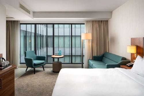 Suite Junior del hotel Hilton Garden Inn Bucharest Old Town. Foto 5