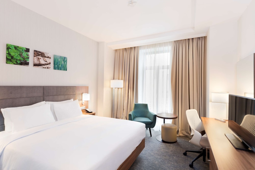 Habitación Deluxe, 1 cama de matrimonio grande del hotel Hilton Garden Inn Bucharest Old Town. Foto 1