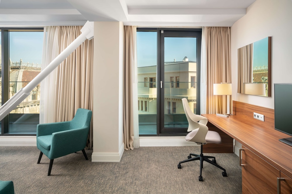 Suite junior, 1 cama de matrimonio grande del hotel Hilton Garden Inn Bucharest Old Town. Foto 1