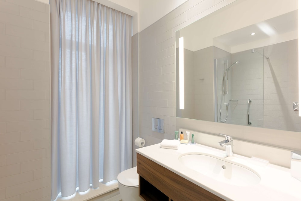 Suite, 1 habitación (Old Town) del hotel Hilton Garden Inn Bucharest Old Town. Foto 13