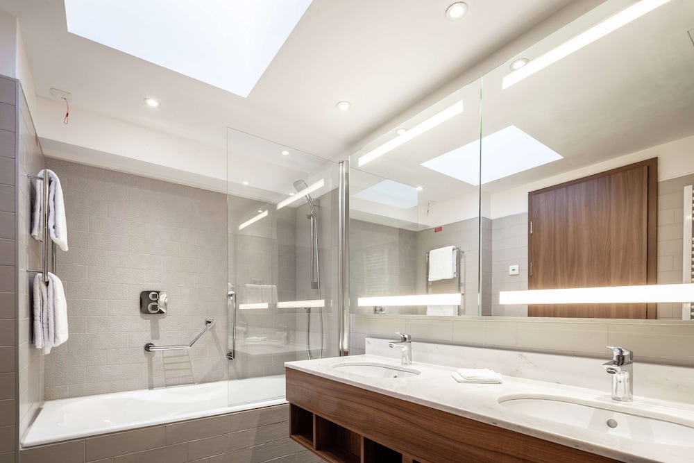 Suite, 1 cama de matrimonio grande (Duplex) del hotel Hilton Garden Inn Bucharest Old Town. Foto 5