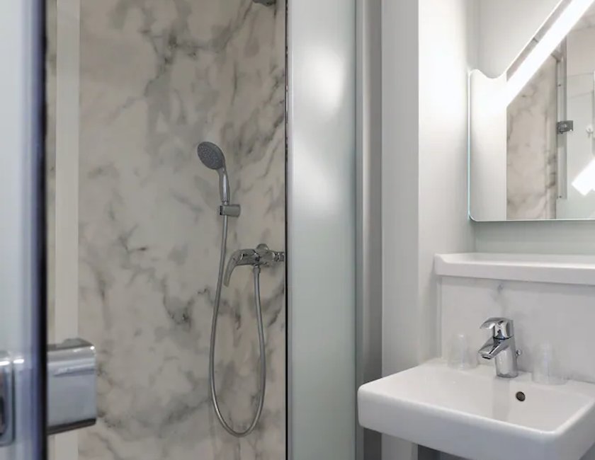 Habitación doble 2 Camas individuales del hotel Ibis Budget Gent Centrum Dampoort. Foto 8