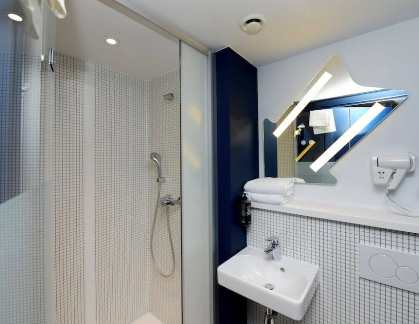 Habitación doble 2 Camas individuales del hotel Ibis Budget Gent Centrum Dampoort. Foto 9
