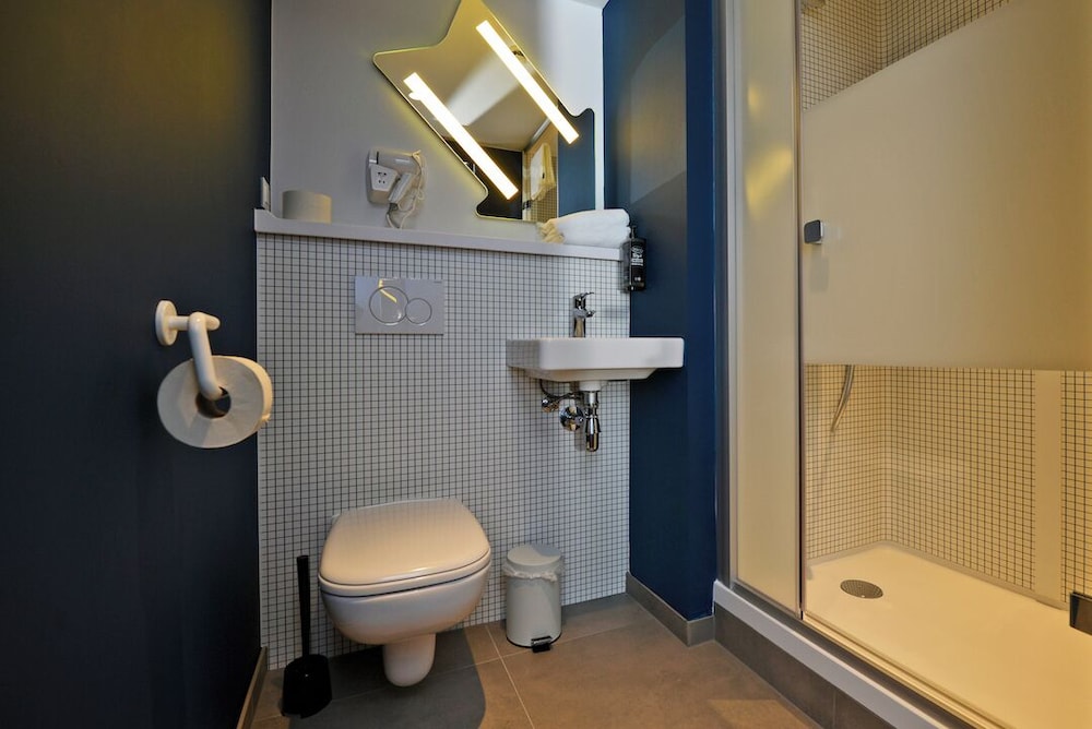 Habitación con 2 camas individuales del hotel Ibis Budget Gent Centrum Dampoort. Foto 11