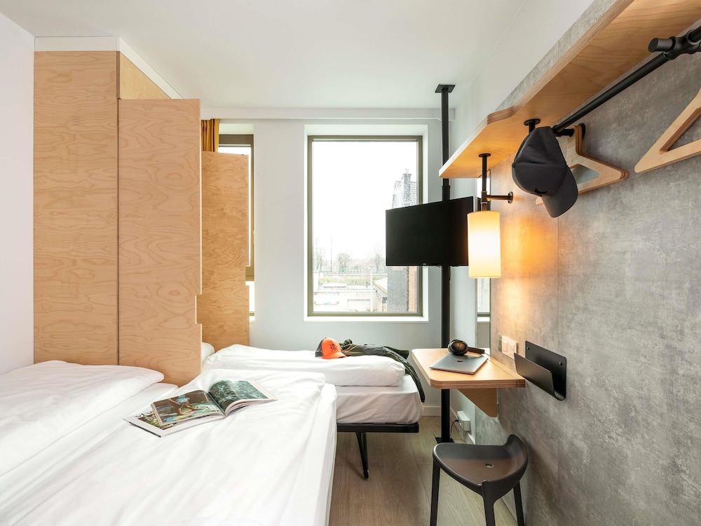 Habitación Standard con 3 camas individuales del hotel Ibis Budget Gent Centrum Dampoort