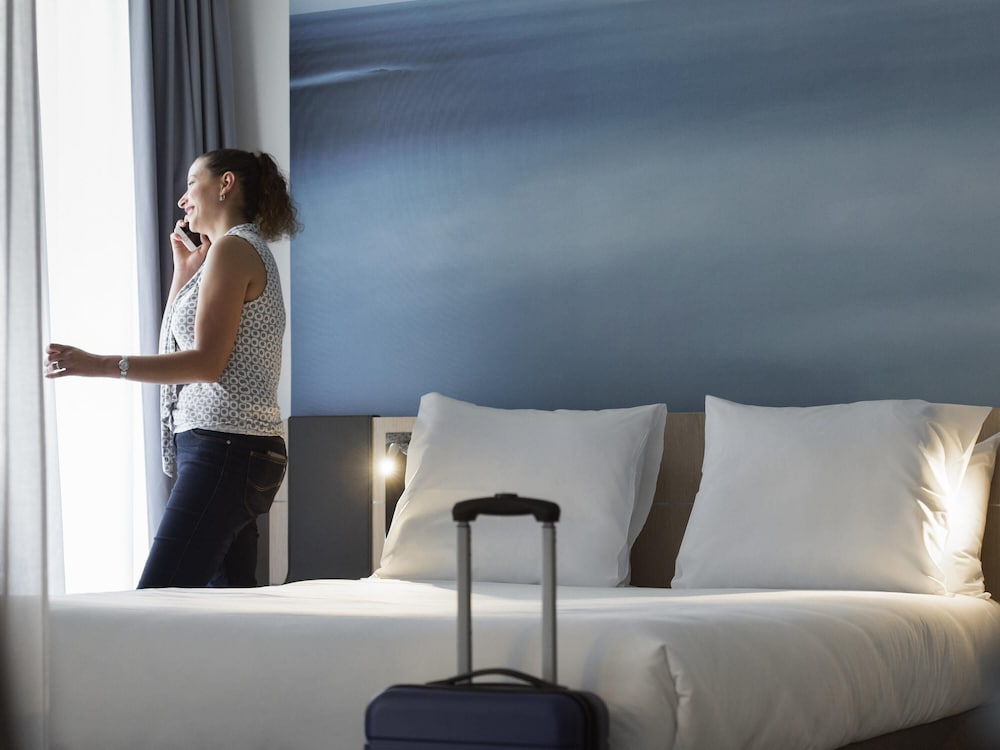 Habitación Ejecutiva con cama Queen del hotel Novotel Charleroi Centre. Foto 1