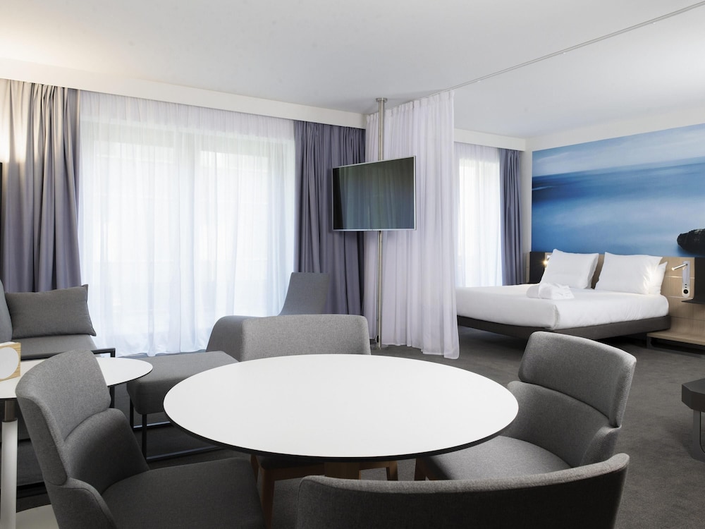Suite Superior del hotel Novotel Charleroi Centre. Foto 3