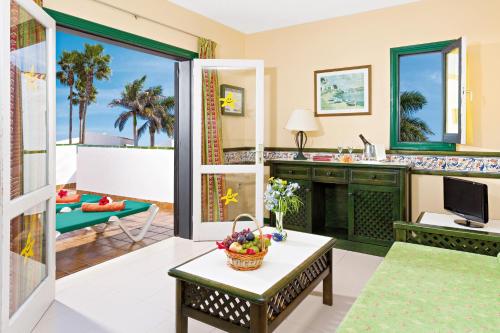 Apartamento de 1 dormitorio con vistas a la piscina del hotel BLUESEA Puerto Caleta. Foto 3