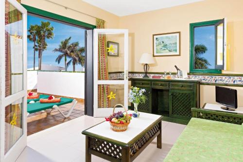 One-Bedroom Apartment with Pool View del hotel Puerto Caleta. Foto 1