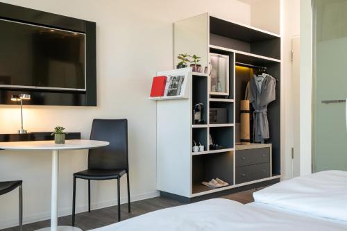 Habitación Premium INNSiDE con balcón del hotel Innside By Meliá Leipzig. Foto 1