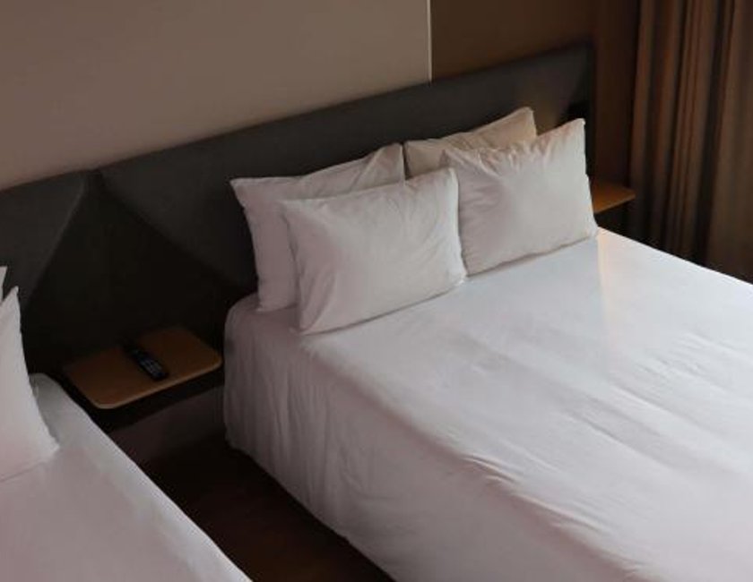 Habitación Superior con 2 camas dobles del hotel Novotel Mexico City Santa Fe. Foto 2