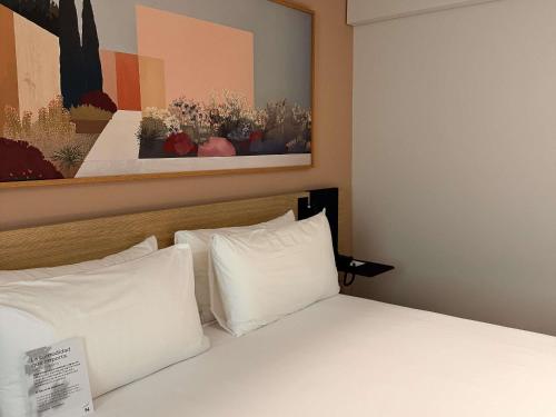 Habitación Executive con cama extragrande del hotel Novotel Mexico City Santa Fe. Foto 8