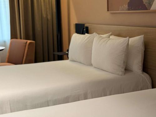 Habitación Ejecutiva - 2 camas dobles del hotel Novotel Mexico City Santa Fe. Foto 3