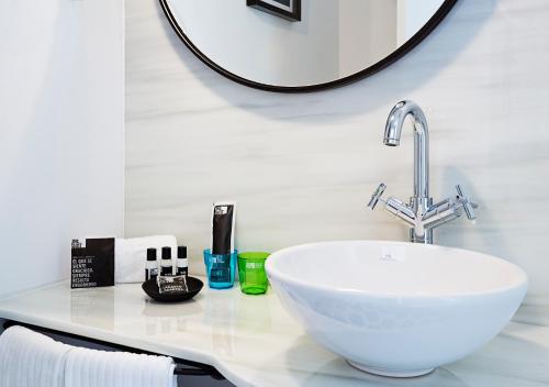 Habitación Doble Estándar - 1 o 2 camas del hotel One Shot Conde Torrejón. Foto 14