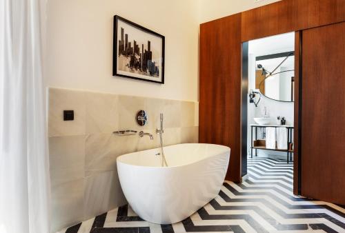 Suite del hotel One Shot Conde Torrejón. Foto 2