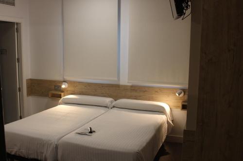 Habitación familiar Lujo Vista Piscina 4 camas individuales del hotel Deluxe Hostels And Suites Merida. Foto 1