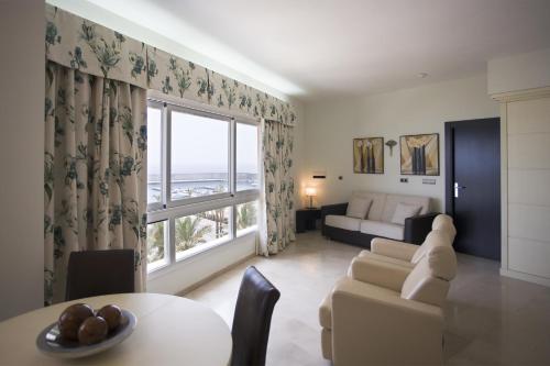 Habitación Doble con zona de estar del hotel Senator Águilas