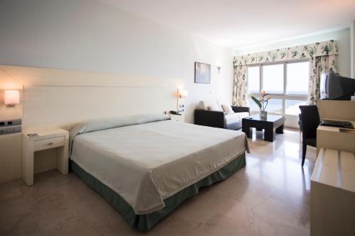 Habitación Doble con zona de estar del hotel Senator Águilas. Foto 3