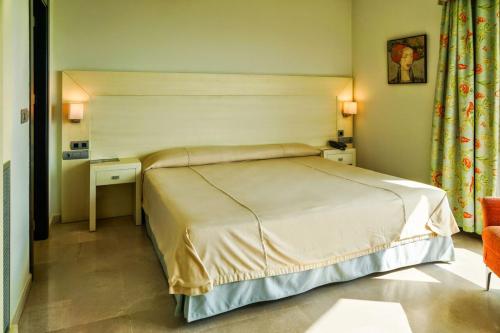 Suite de 1 dormitorio del hotel Senator Águilas. Foto 1